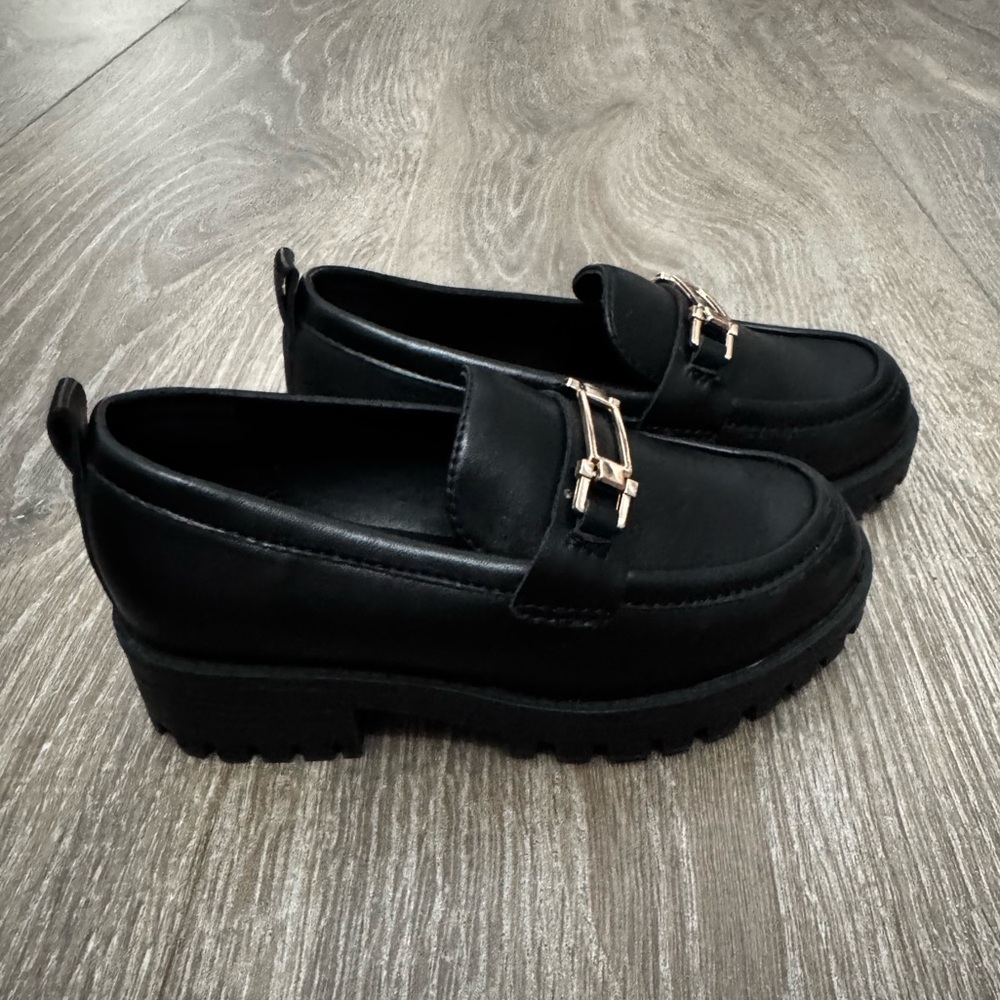 GAP Girls Black Loafers with Buckle (size 8)